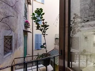 Stylish Next To Piazza Navona Otel